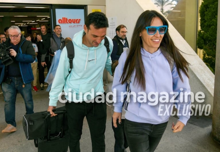 Lionel Scaloni junto a su esposa y sus hijos.