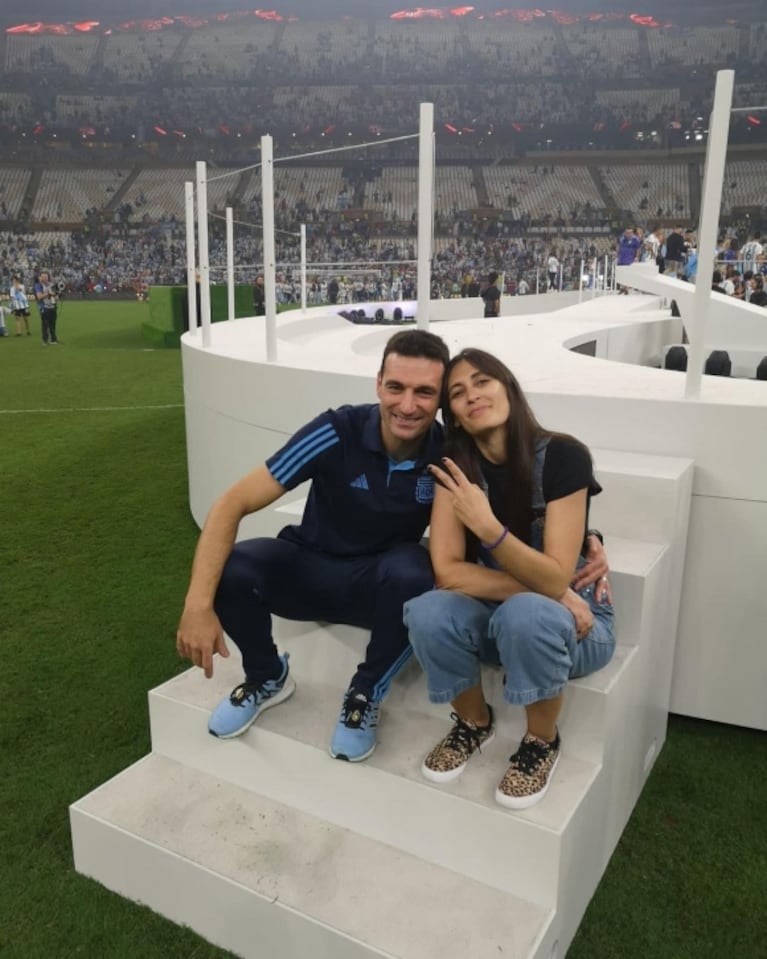 Lionel Scaloni reveló cómo empezó el amor con su mujer: "Me pasé 4 meses buscando su teléfono"