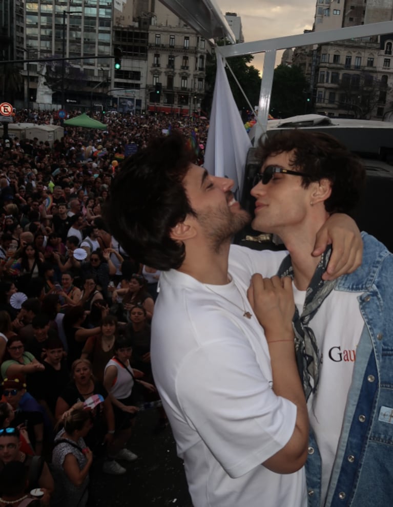 Lizardo y su novio en el Día del Orgullo.