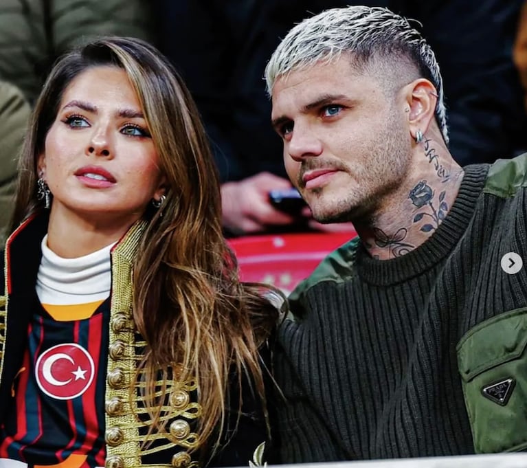 Llamó la atención el outfit de China en el partido. Foto: IG | mauroicardi