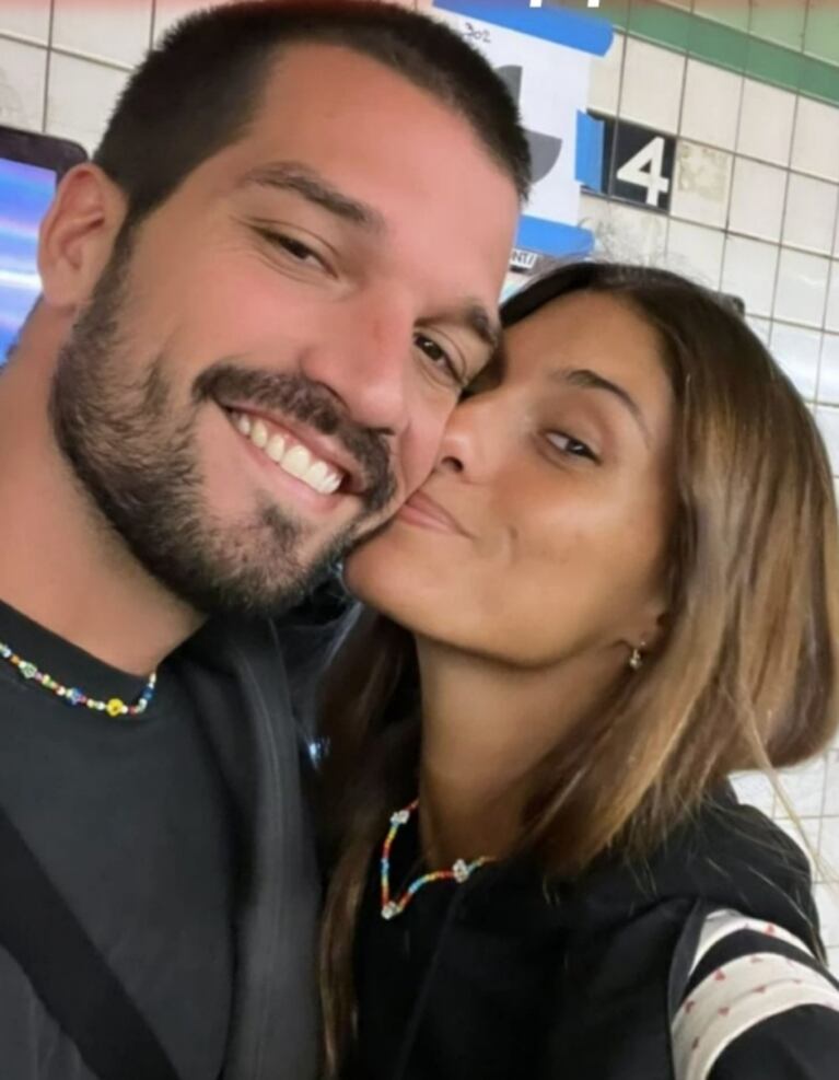 Lola Latorre publicó románticas fotos con su nuevo novio, Felipe Ossana: besos y relax en una mega piscina