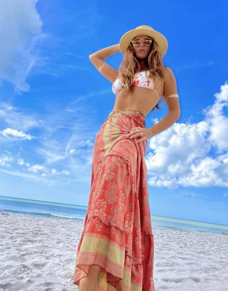 Loly Antoniale lució un impactante look "hippie chic" en las playas de Miami: "Estar en paz"