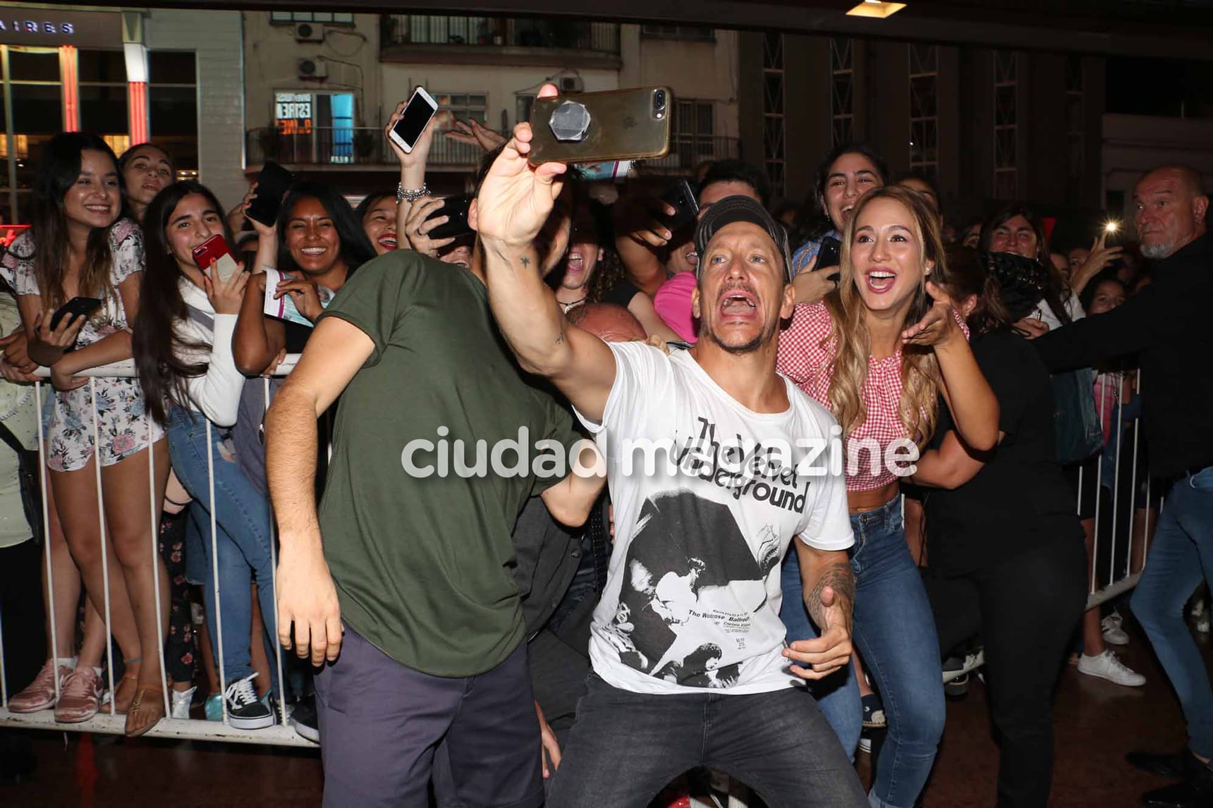 Los actores de Una semana nada más saludaron a sus admiradores. (Fotos: Movilpress)