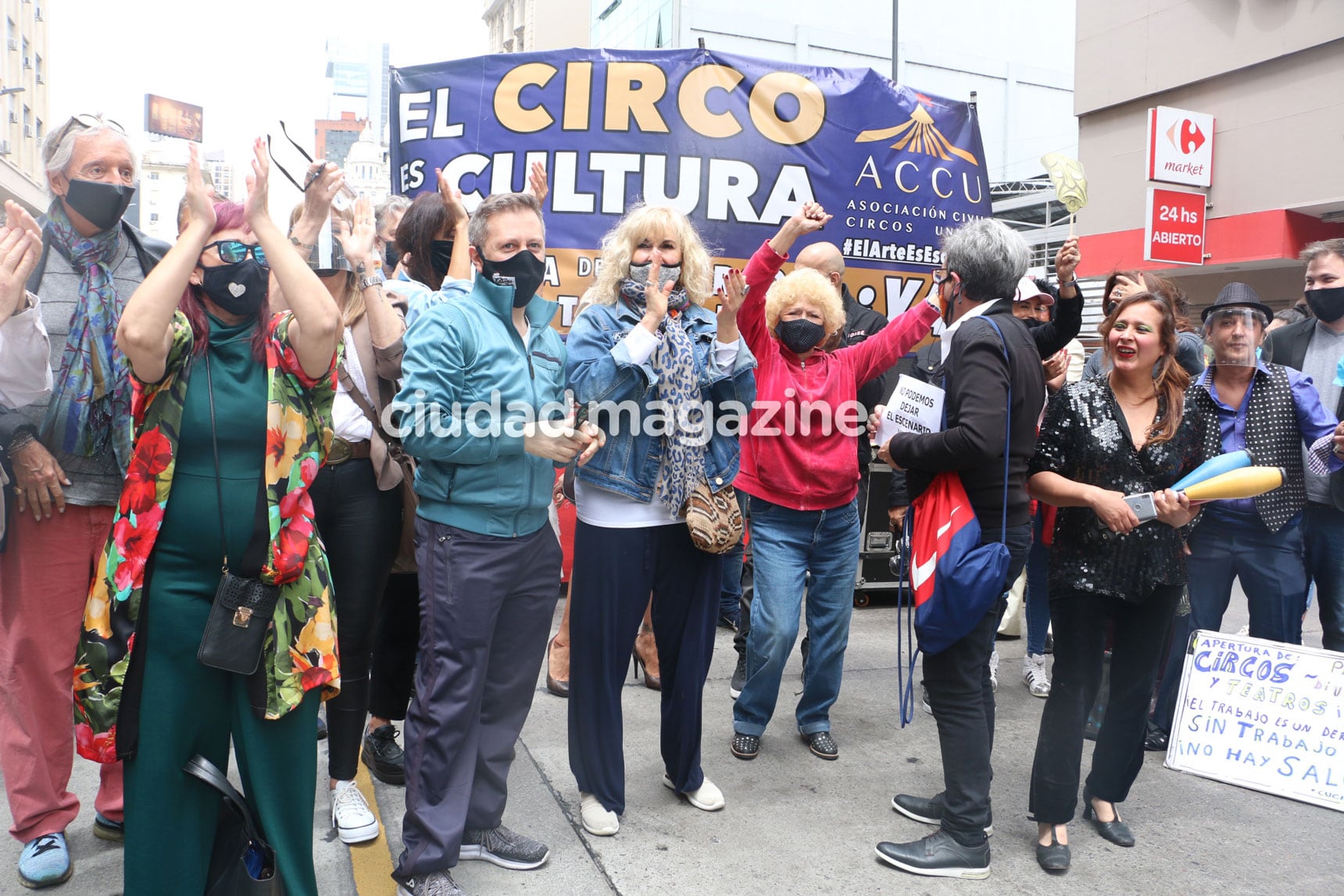 Los artistas en la marcha de los actores que lideró Flavio Mendoza. (Foto: Movilpress)