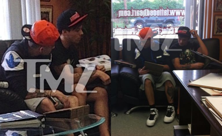 Los chicos de One Direction en el local de tatuajes (Foto: TMZ).