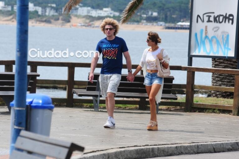 Los días de amor de Rulo y Gabriela Sari en Punta del Este: looks veraniegos y paseo de la manito 