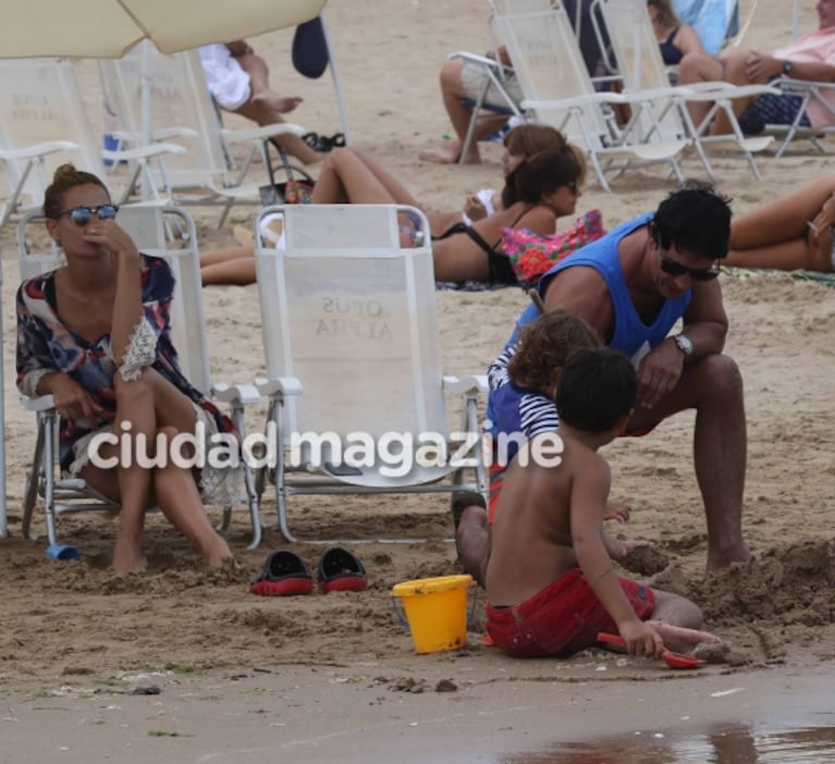 Los días de playa, amor y familia de Sebastián Estevanez junto a Ivana Saccani en Punta