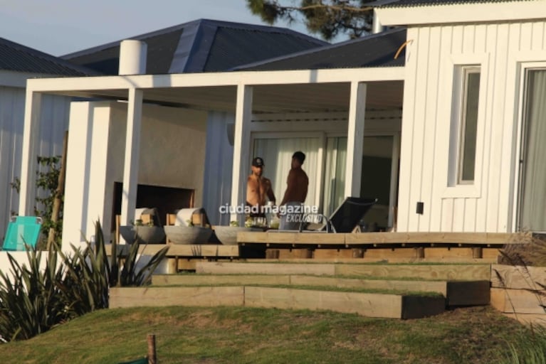 Los días del Kun Agüero en Punta del Este tras retirarse del fútbol: relax, sol y amigos