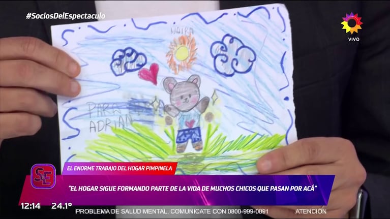 Los dibujos que los niños del Hogar Pimpinela le hicieron a Adrián Pallares.