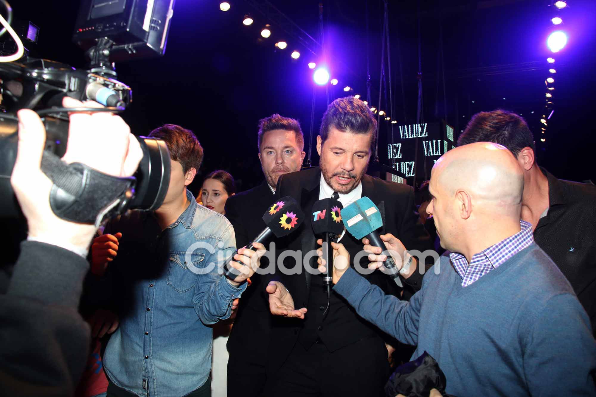 Los famosos acompañaron a Guillermina Valdés en su desfile (Fotos: Movilpress).