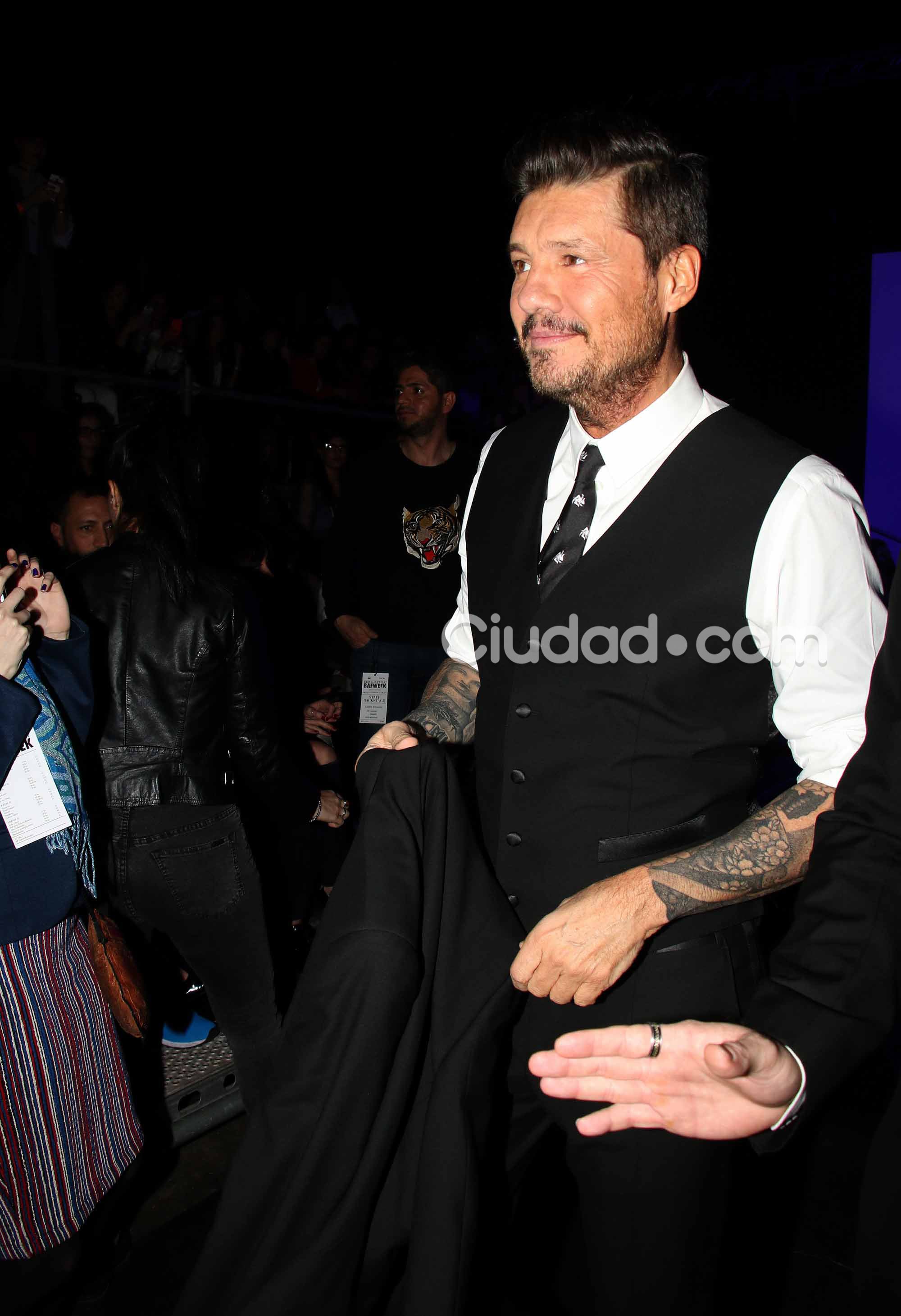 Los famosos acompañaron a Guillermina Valdés en su desfile (Fotos: Movilpress).