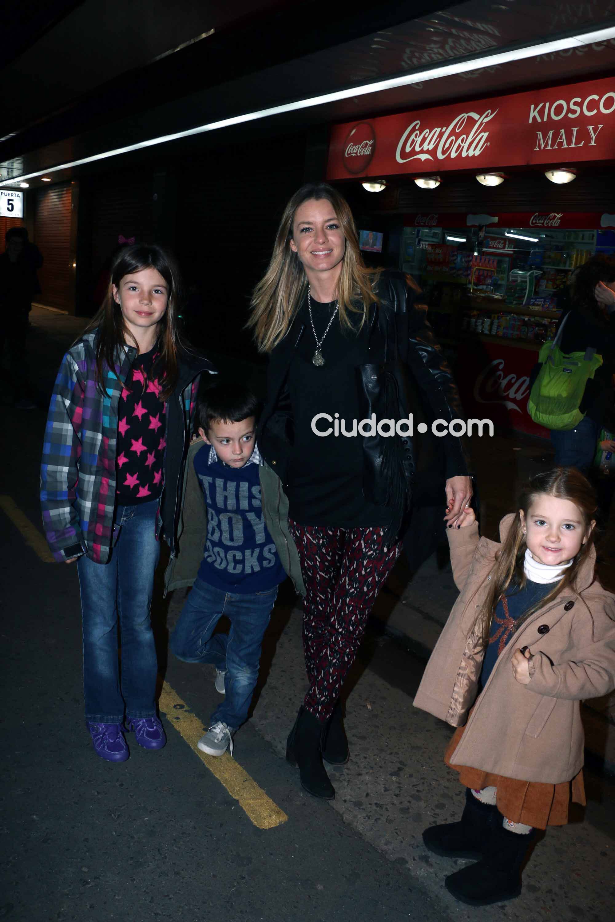 Los famosos disfrutaron junto a sus hijos de Disney On Ice (Foto: Movilpress)