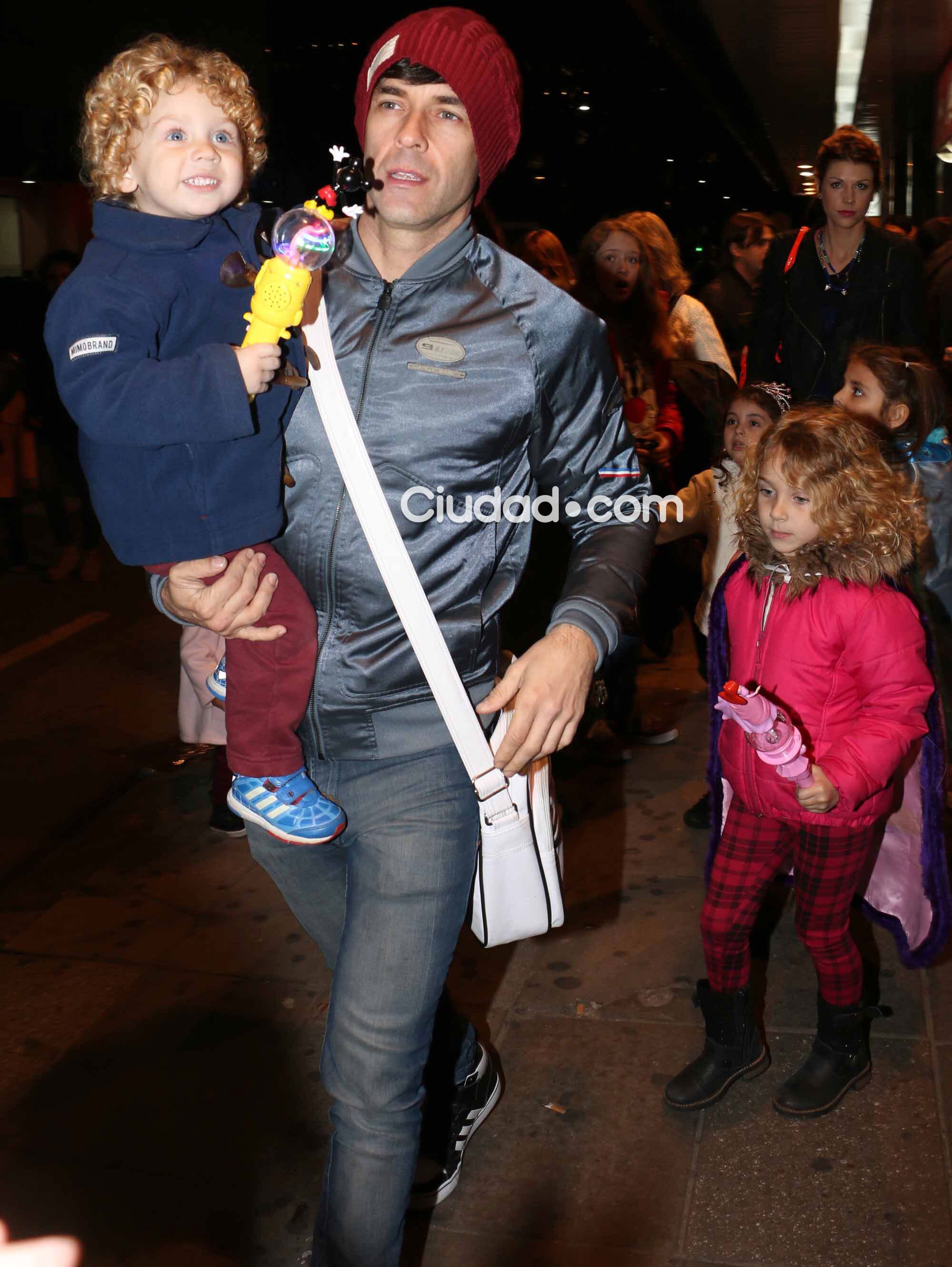 Los famosos disfrutaron junto a sus hijos de Disney On Ice (Foto: Movilpress)