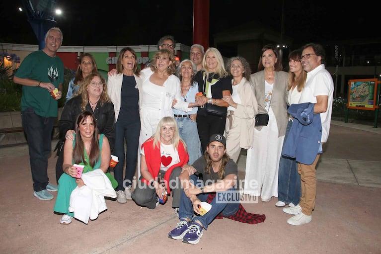 Los famosos en el cumpleaños de Georgina Barbarossa (Foto: Movilpress).