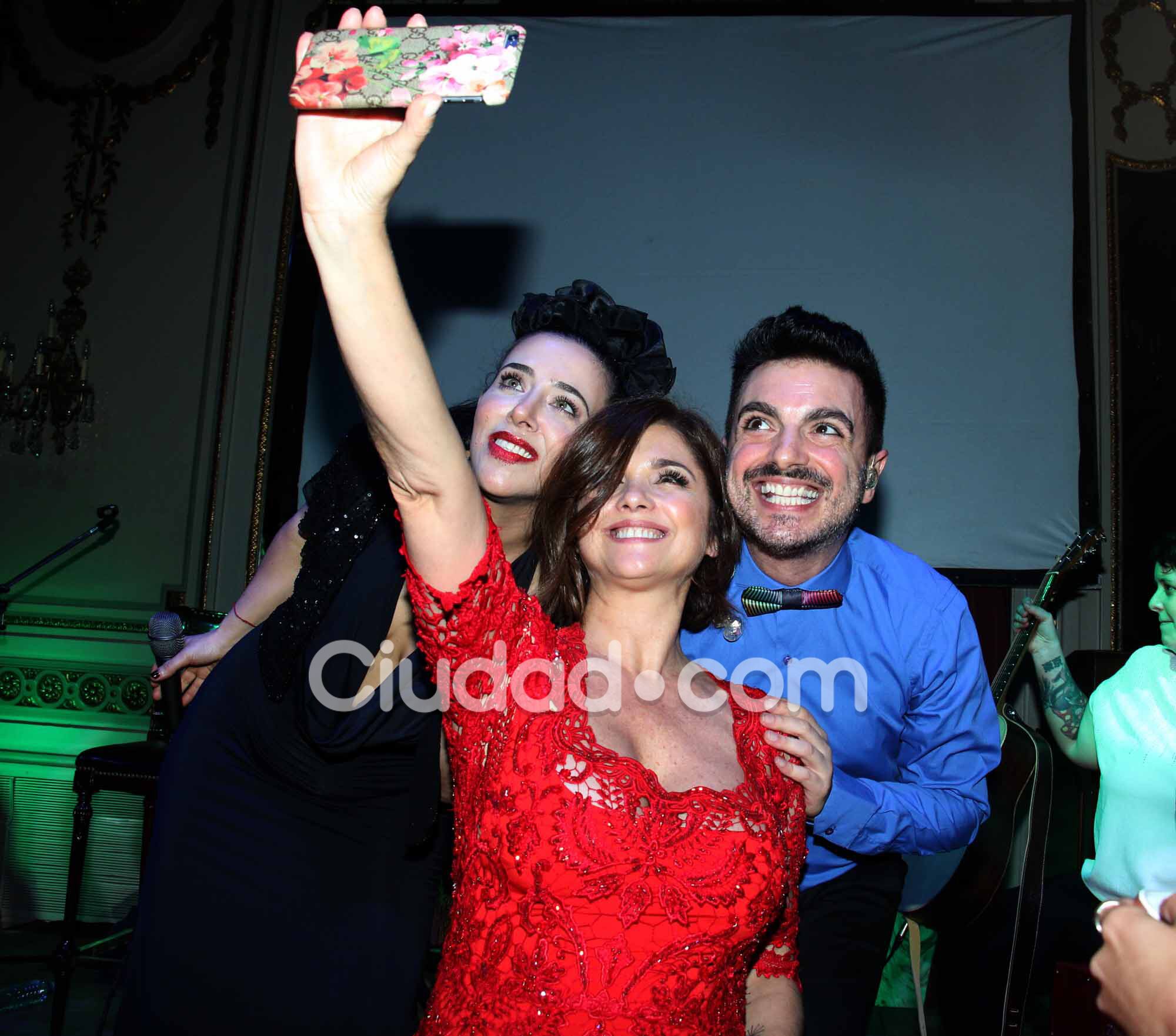 Los famosos en la gala benéfica de Araceli González para Pilares de esperanza. Foto: Movilpress