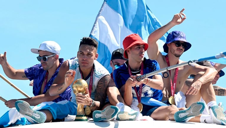 Los jugadores de la Selección terminaron quemadísimos por el sol tras los festejos.