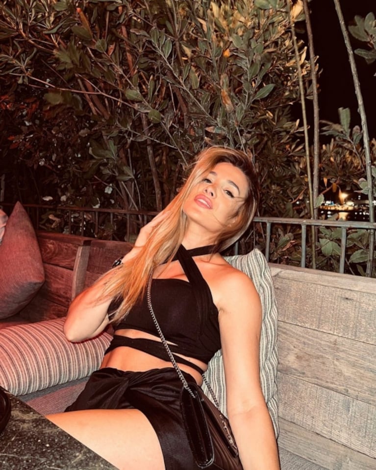 Los looks de Camila Homs en Ibiza: microbikinis y vestidos total black