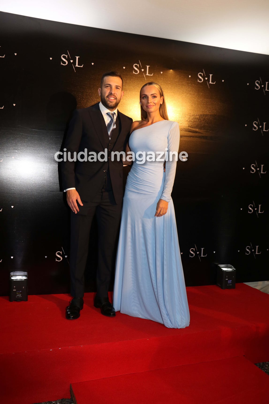 Los looks de Lionel Messi y Antonela Roccuzzo en la renovación de votos matrimoniales de Luis Suárez y Sofía Balbi. (Foto: M Souto GM press)