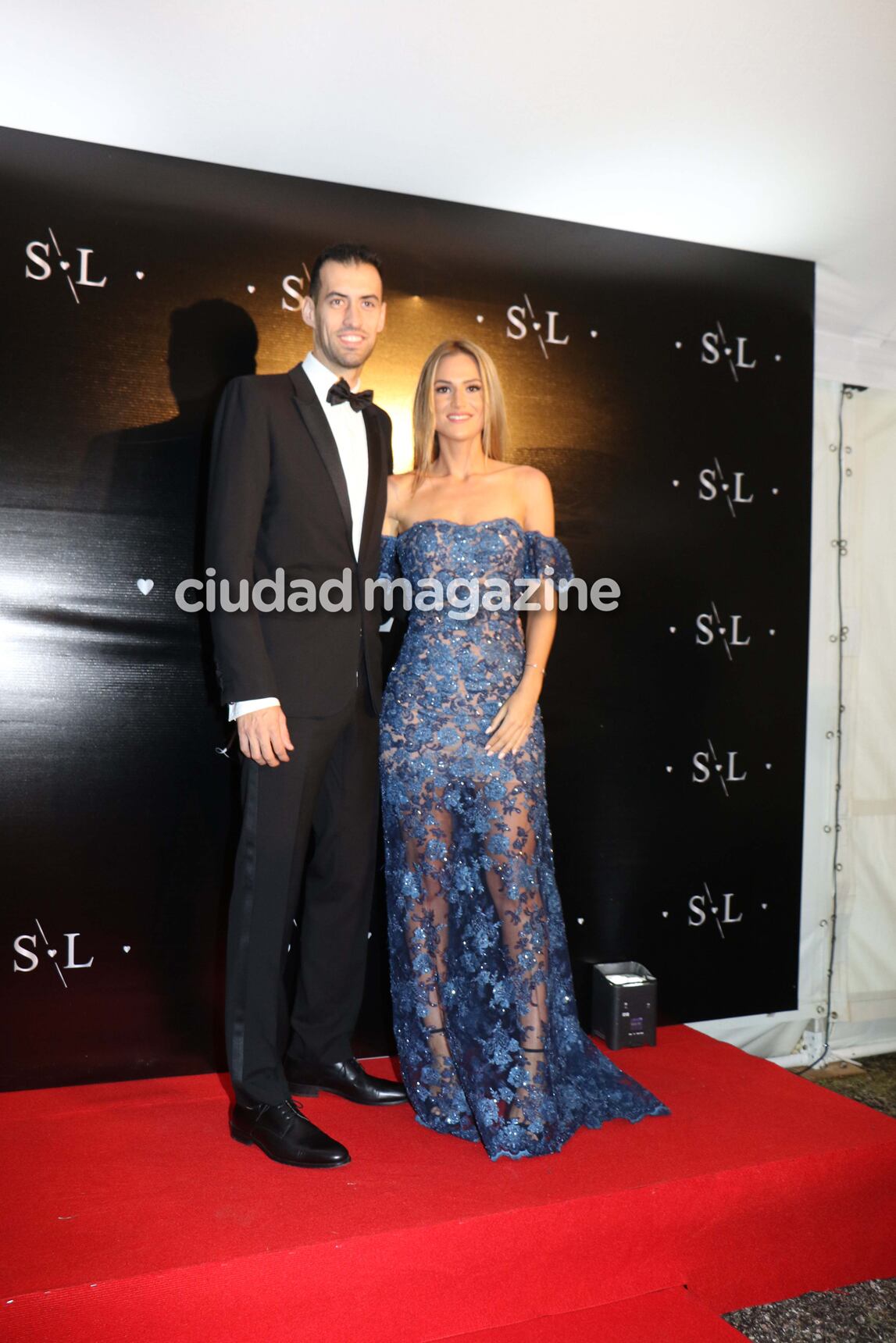 Los looks de Lionel Messi y Antonela Roccuzzo en la renovación de votos matrimoniales de Luis Suárez y Sofía Balbi. (Foto: M Souto GM press)