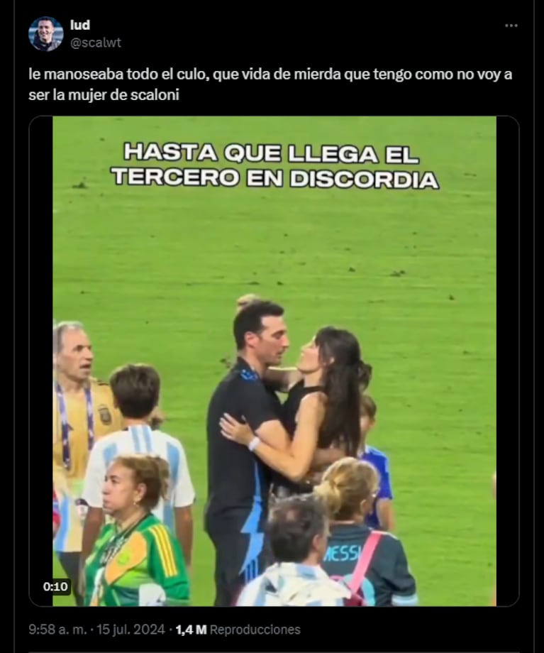 Los mejores memes de los mimos de Lionel Scaloni y su esposa tras la consagración de Argentina