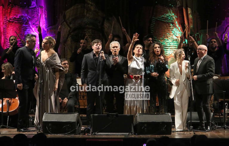 Los músicos en la gala del Hospital Gutiérrez.