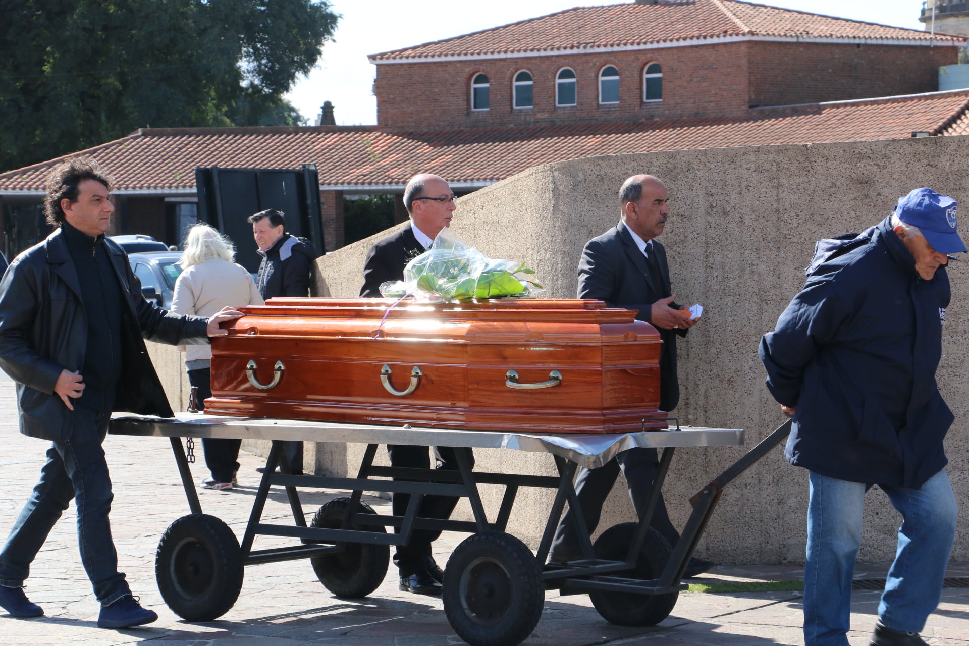 Los restos de José Martínez Suárez fueron despedidos en el cementerio de la Chacarita. (Foto: Movilpress)