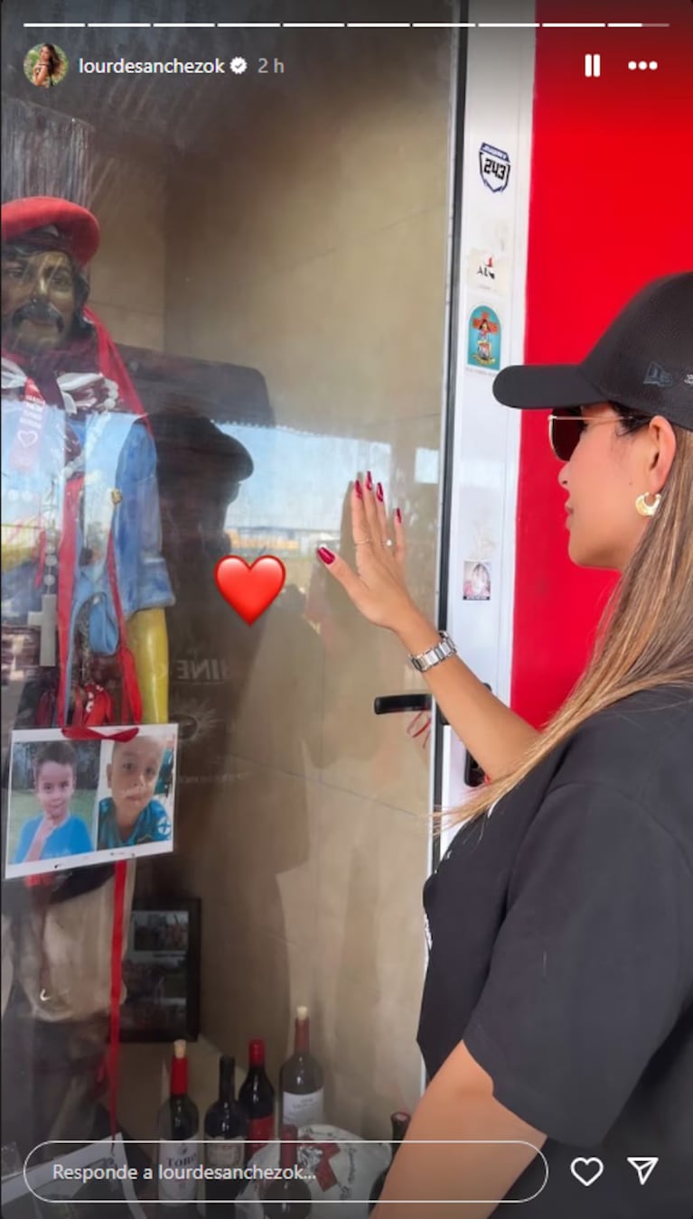 Lourdes Sánchez en el santuario del Gauchito Gil.