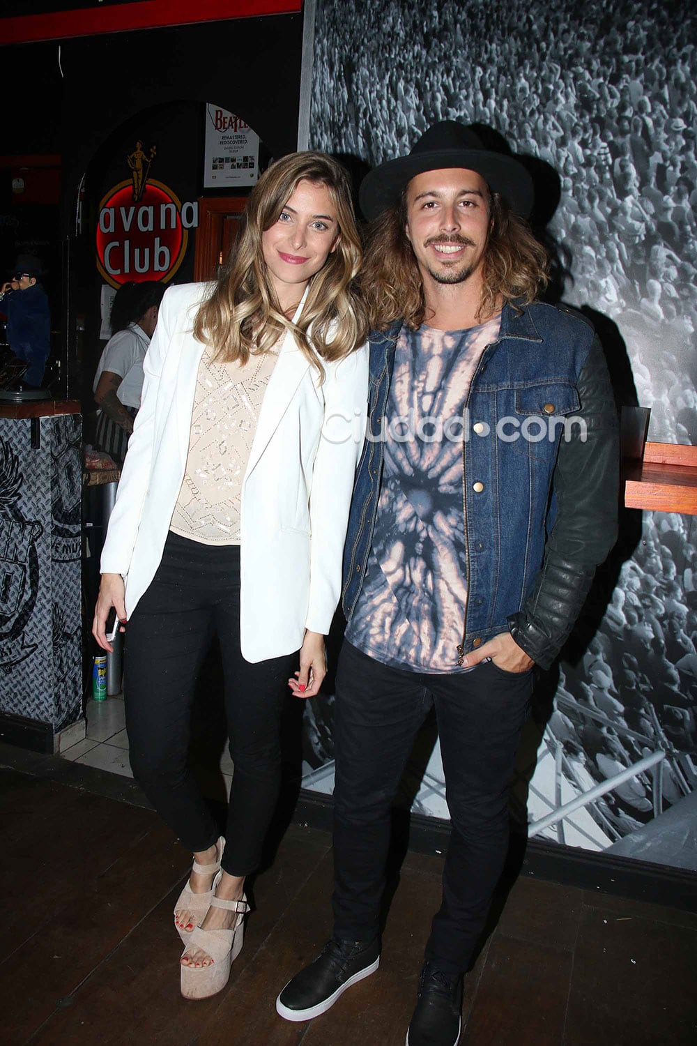 Lucas Corrado y Olivia Viggiano, parte del elenco de Por amarte así. Foto: Movilpress.