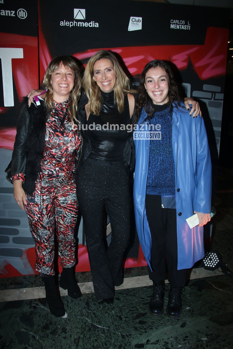 Luciana Geuna fue al teatro a ver Rent (Foto: Movilpress).