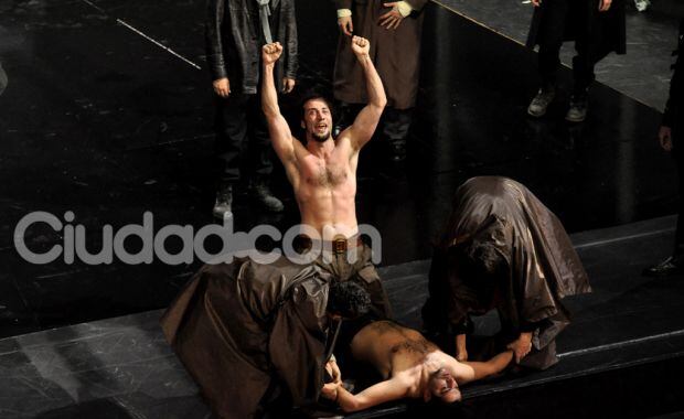 Luciano Cáceres protagoniza Macbeth en el San Martín (Foto: Jennifer Rubio). 