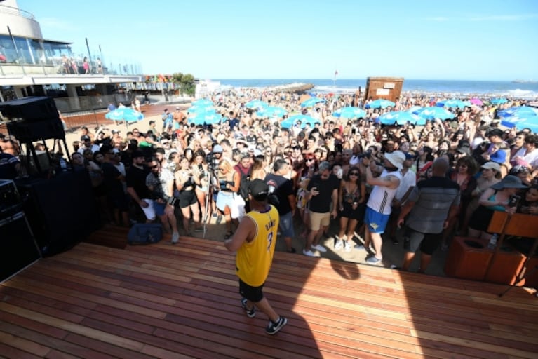 Luciano Castro, Flor Vigna, Guillermina Valdés y Flor Torrente disfrutaron del show de FMK en Mar del Plata