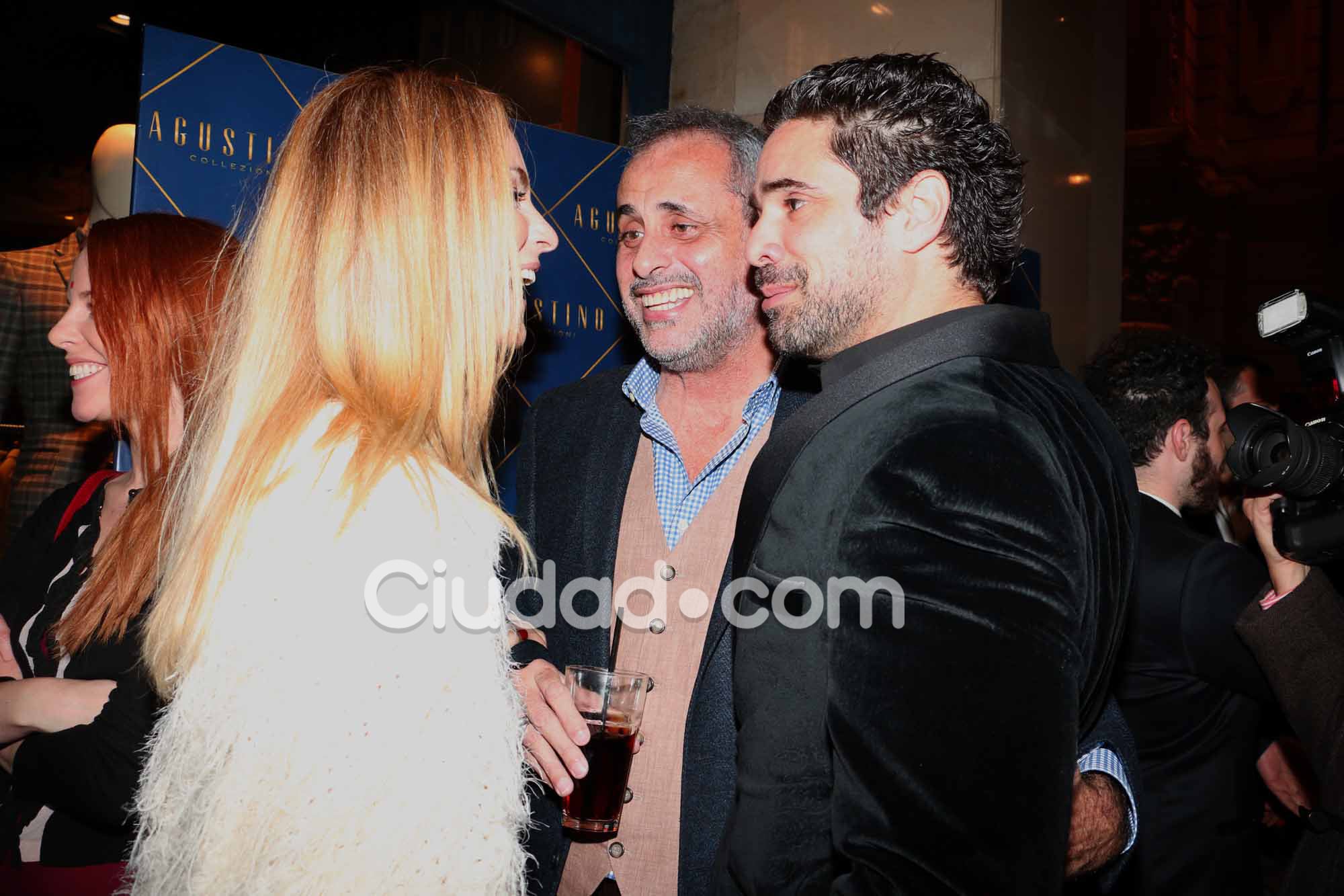 Luciano Castro y Sabrina Rojas, juntos en la inauguración del local de Rial (Fotos: Movilpress). 