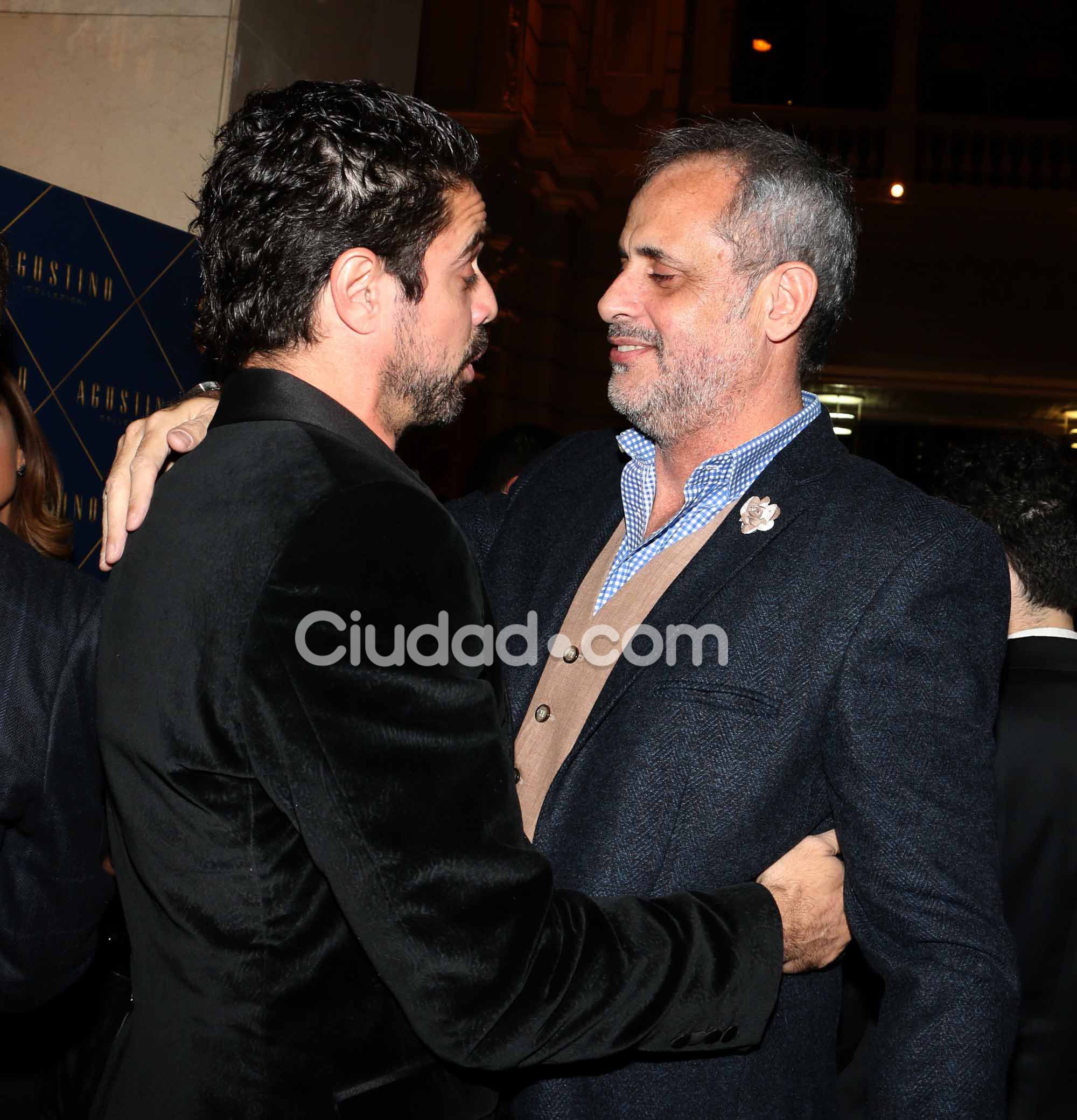 Luciano Castro y Sabrina Rojas, juntos en la inauguración del local de Rial (Fotos: Movilpress). 