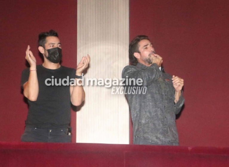 Luciano Castro y Tucu López aplaudieron de pie a Sabrina Rojas en el teatro: las fotos buena onda en el palco