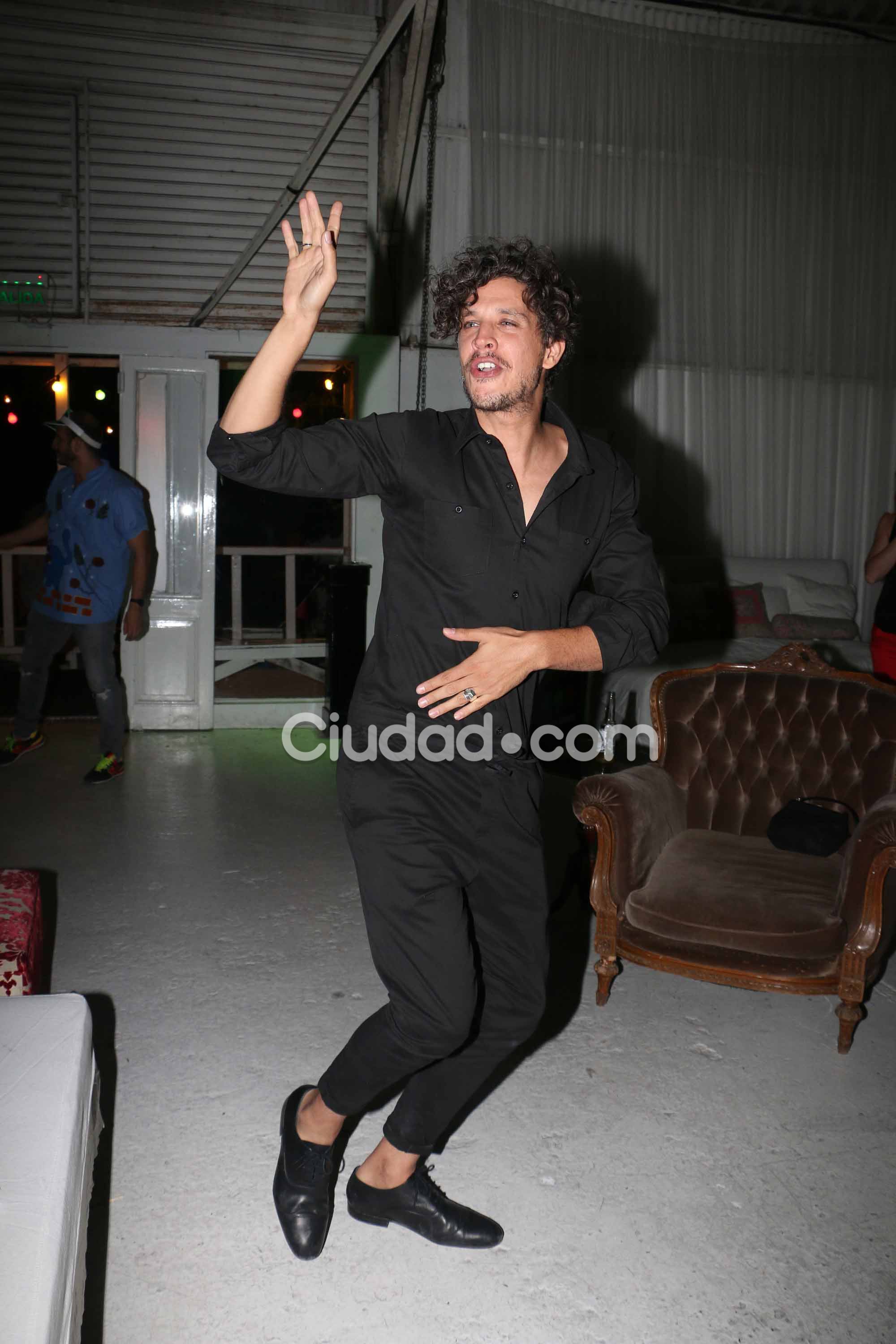 Ludovico Di Santo, divertido en el festejo de La Leona. (Foto: Movilpress-Ciudad.com)