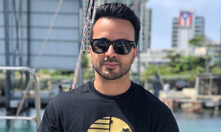 Luis Fonsi aún se sorprende al escuchar sus canciones en la radio