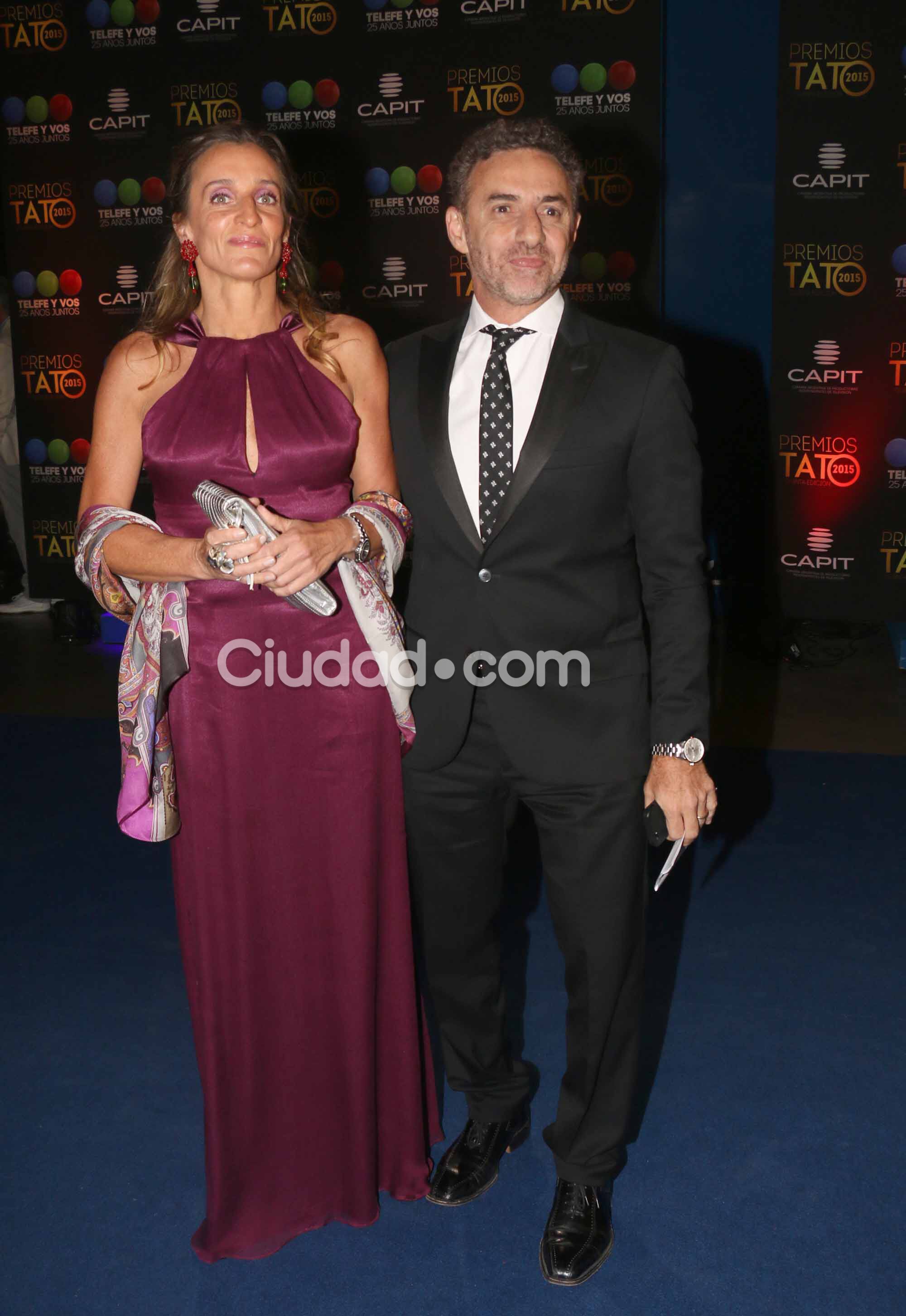 Luis Majul asistió junto a su esposa a los Tato (Fotos: Movilpress).