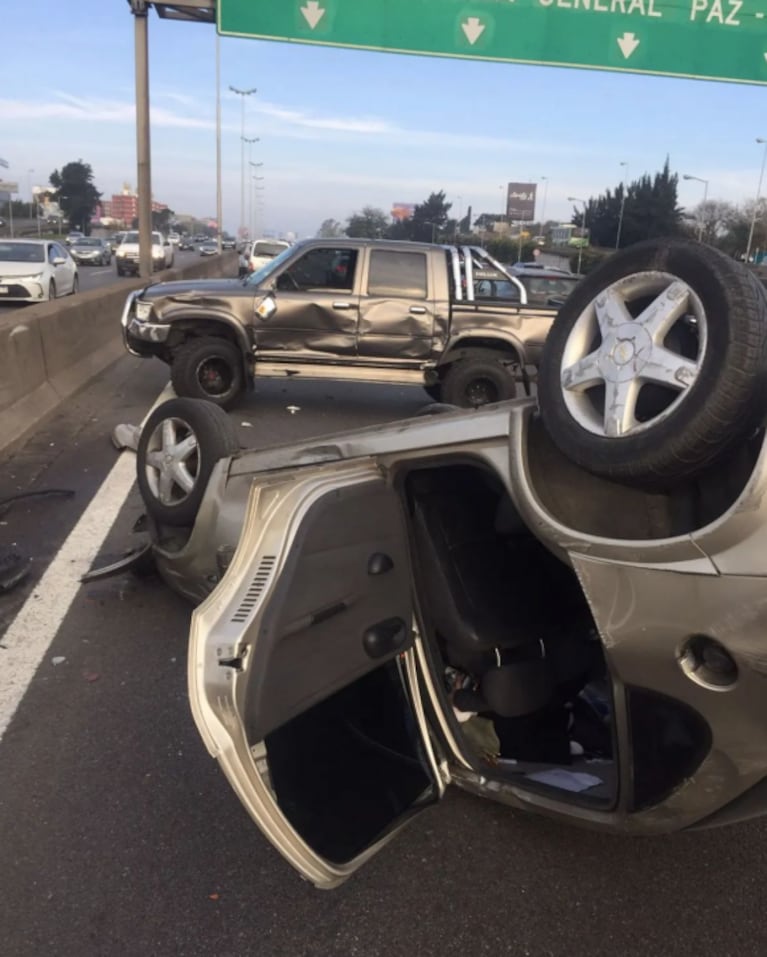 Luis Ventura contó que su hermano chocó con el auto y mostró la fuerte foto del vuelco: "Volvió a nacer"