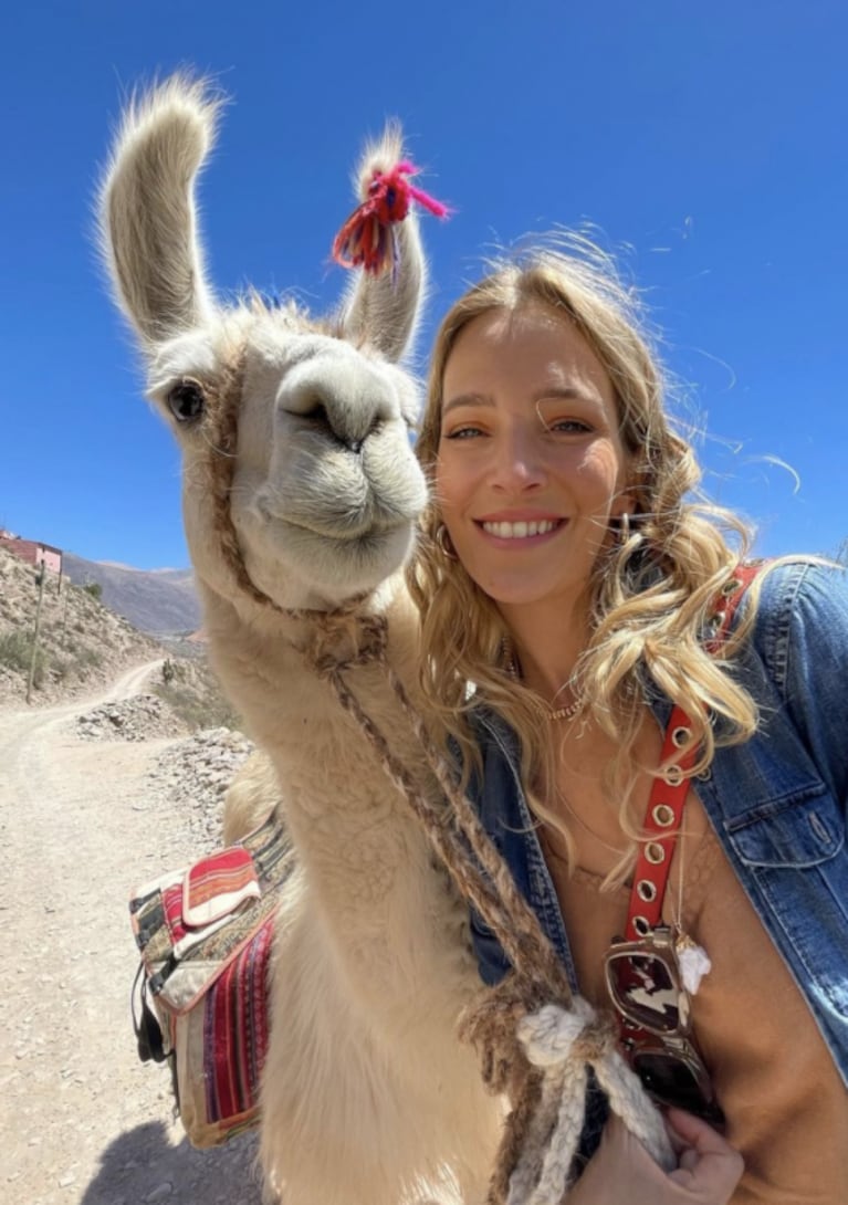 Luisana Lopilato compartió divertidas fotos posando con unas llamas en Jujuy: "Salimos de paseo y nos encontramos con estas bellezas"