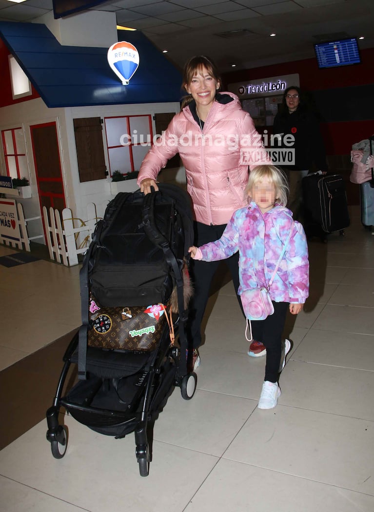 Luisana Lopilato llegó a Argentina con sus hijos (Foto: Movilpress).