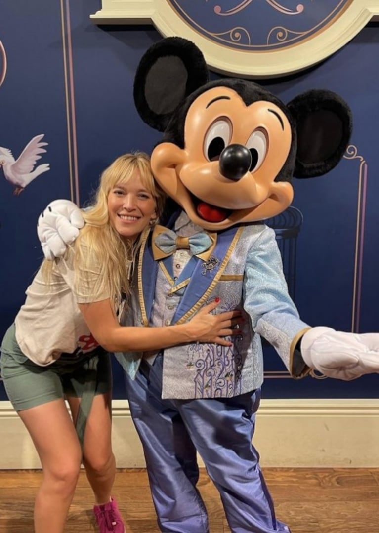 Luisana Lopilato lució un outfit especial para conocer a Mickey Mouse en Disney: "Pensado para la ocasión"