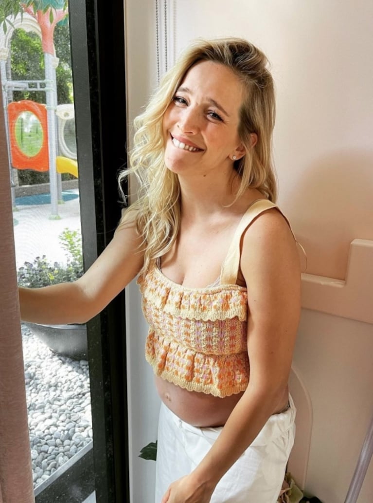 Luisana Lopilato mostró cuanto creció su pancita de embarazada