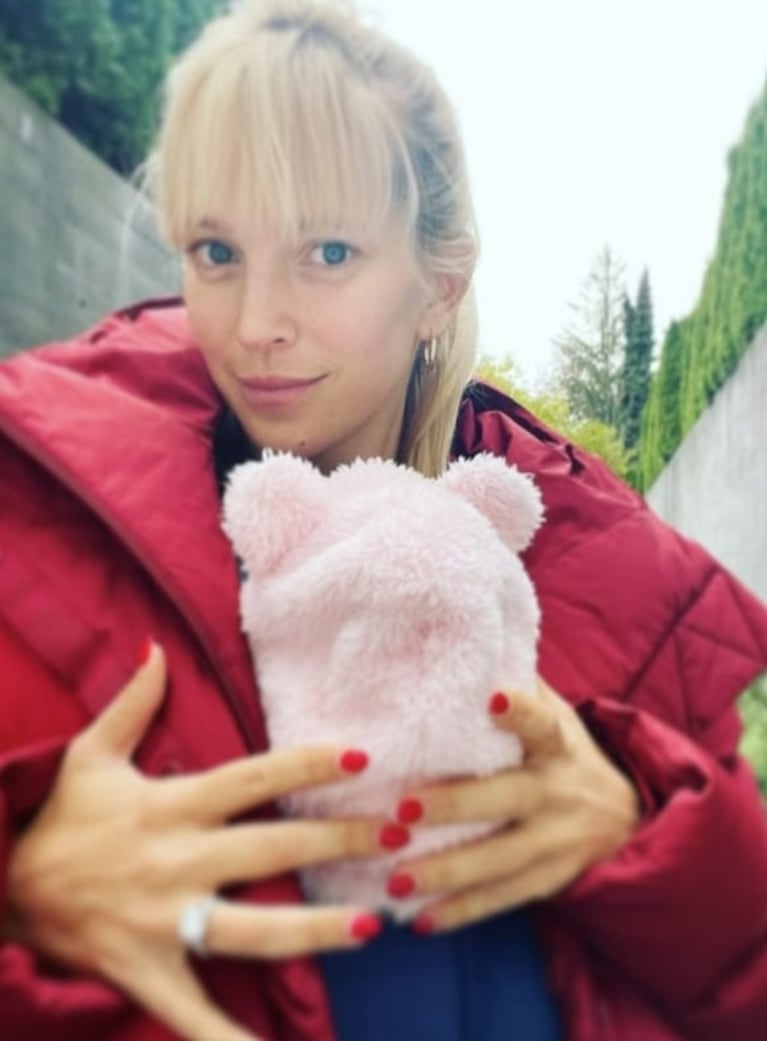 Luisana Lopilato mostró el tierno look "osita" de su hija por el frío en Canadá