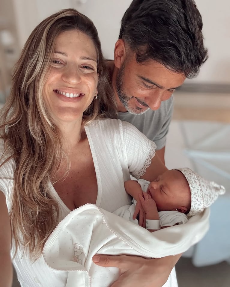 Maca Rinaldi y Fede Hoppe mostraron las primeras fotos de Amanda, su hija recién nacida