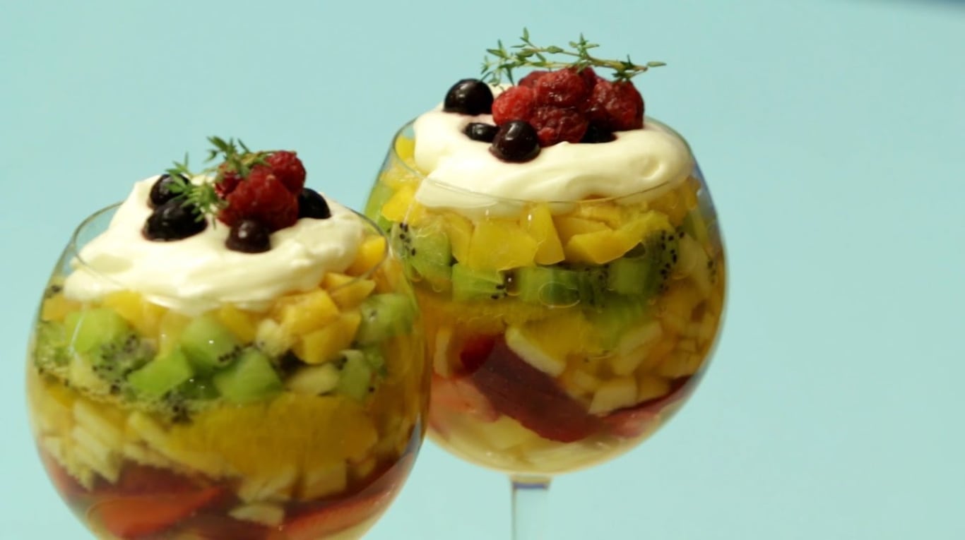 Macedonia de frutas con almíbar de tomillo: una receta ideal para el verano 