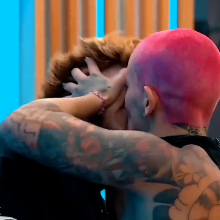 Madrugada súper hot en Gran Hermano: besos apasionados, juego del hielo y striptease