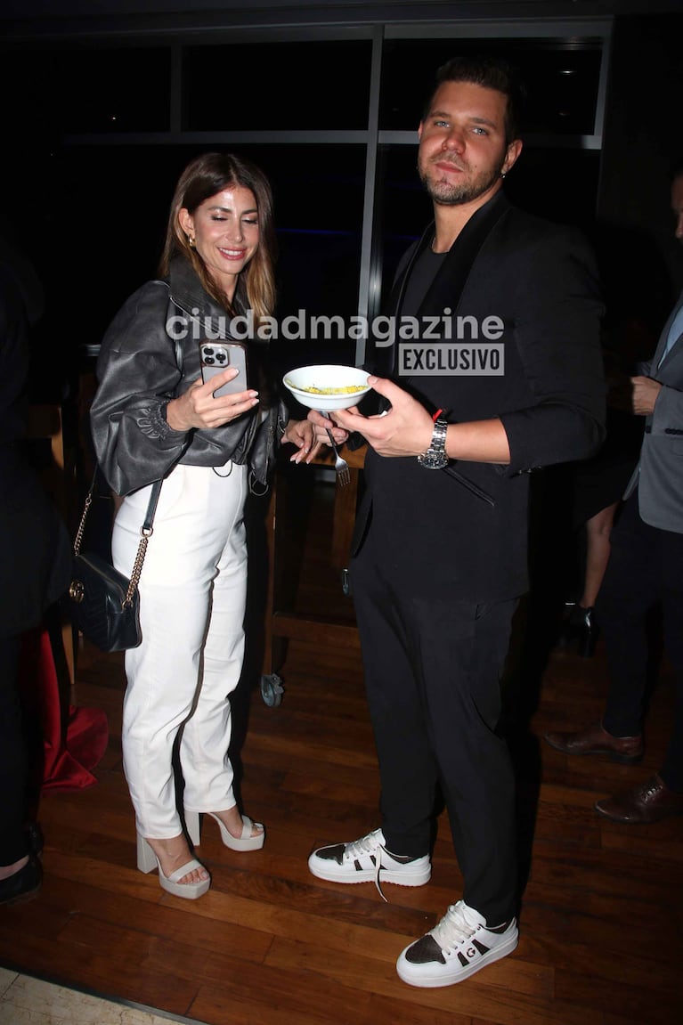 Majo Martino y Locho Loccisano en una muestra en el Hotel Hilton (Foto: Movilpress)