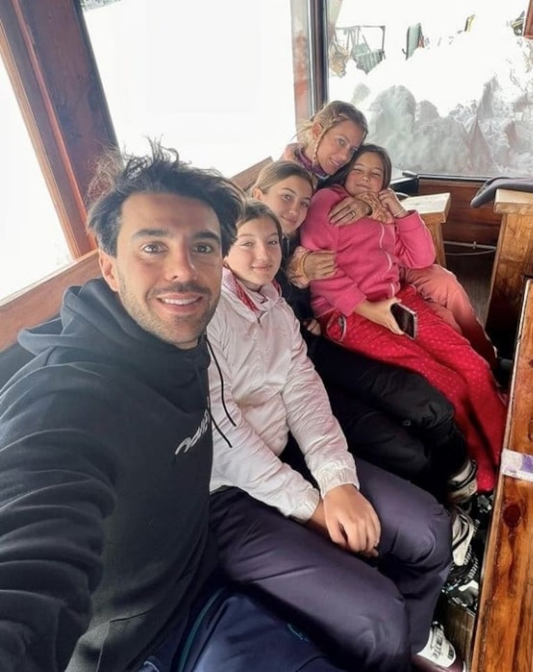 Manu Urcera compartió las fotos más lindas de sus vacaciones con Nicole Neumann y sus hijas 