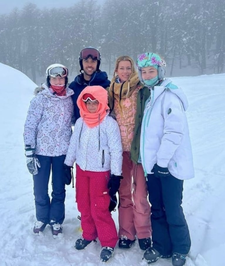 Manu Urcera compartió las fotos más lindas de sus vacaciones con Nicole Neumann y sus hijas 