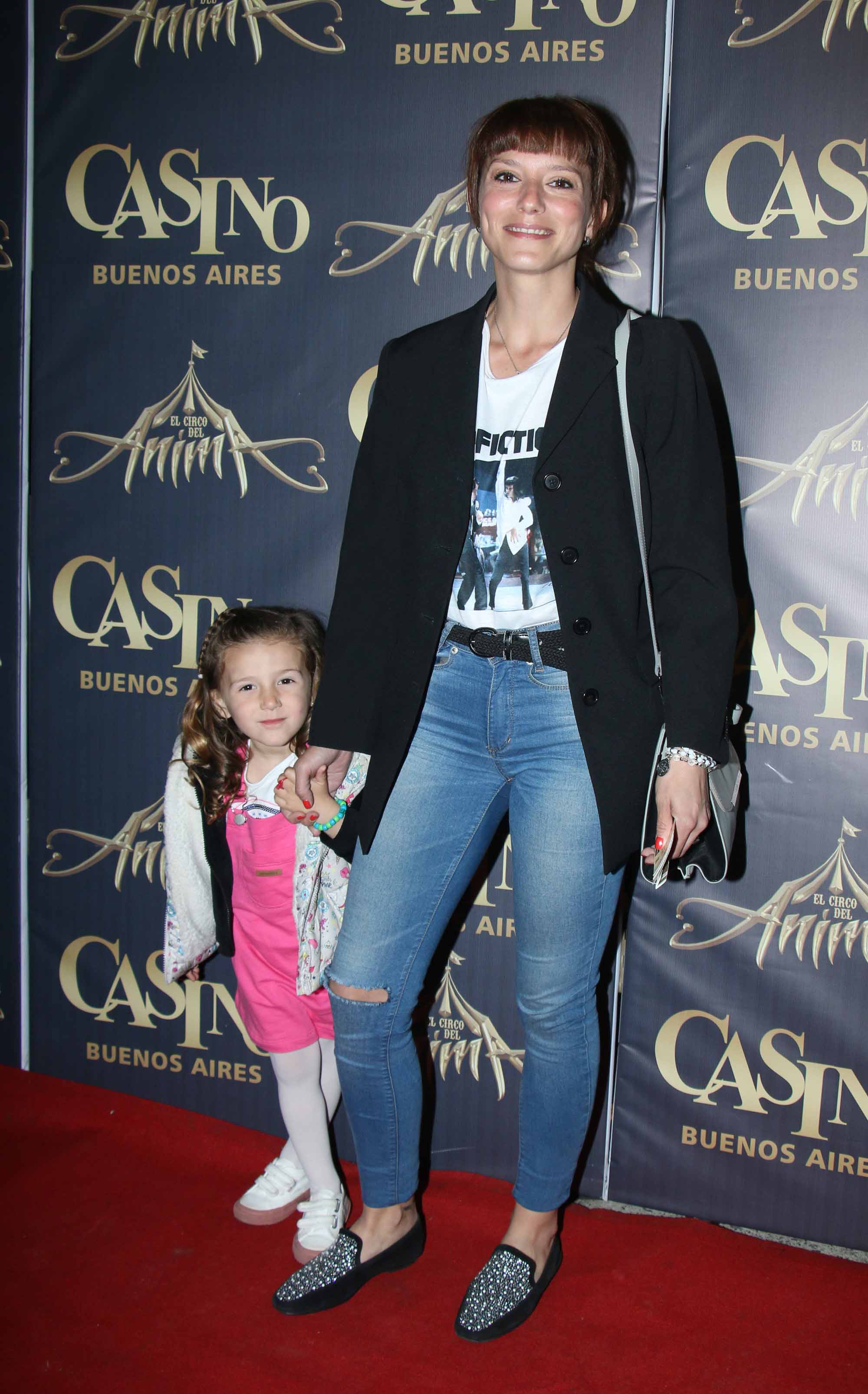 Manuela Pal y Amparo en la función de prensa de El Circo del Ánima. (Foto: Movilpress)